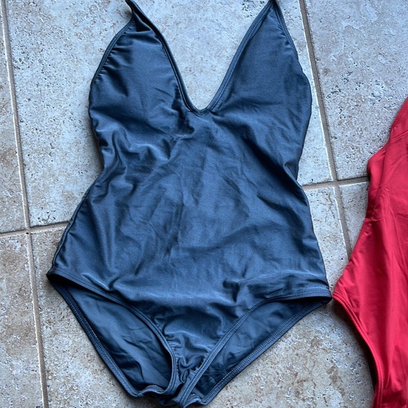 Bundle of 2 one piece swimsuit - Picture 2 of 8